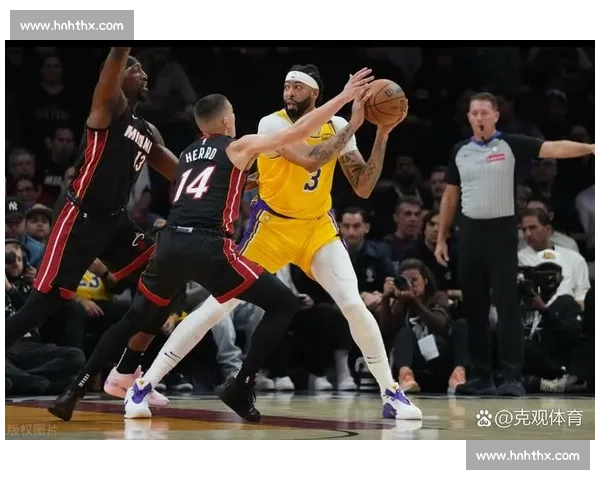 热火与湖人G3激战回放:浓眉篮下统治詹姆斯关键时刻发力